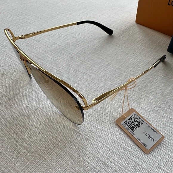 LOUIS VUITTON Grease Sunglasses - Picture 3 of 4